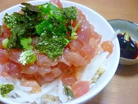 ごま油でおいしい～びんちょうマグロのぶつ切り漬け丼